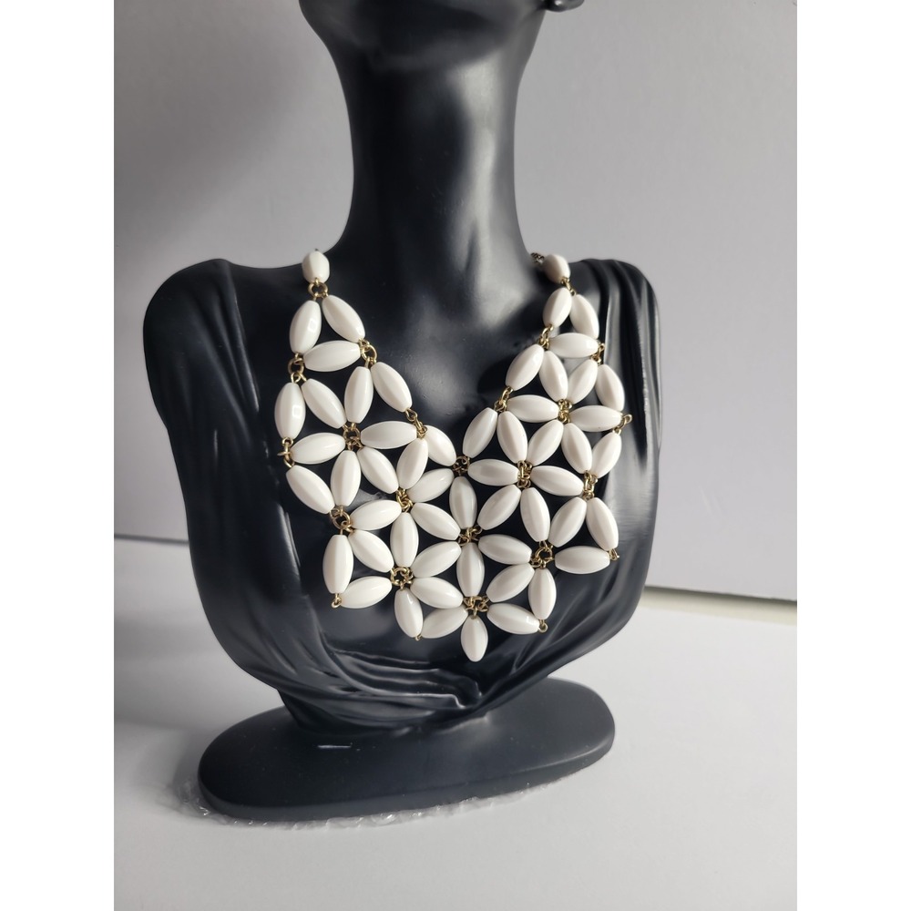 White Statement Necklace Floral Bib‎ Gold Tone Marquise Bead Necklace